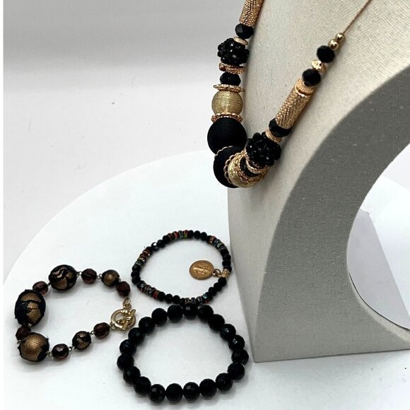 Vintage-Style Beaded Jewelry Set - Elegant Necklace & Three Bracelets - Picture 6 of 13